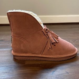 Bearpaw. Women’s size 10. Worn once.